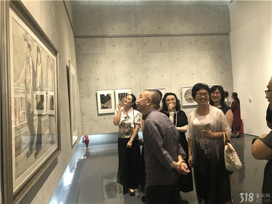 318专稿 | 来罗湖美术馆，感受景丽莉、贺勤“坚持”的工笔画魅力