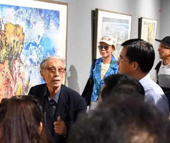 【318报道】“白线灵光”看白海雾凇之境展现自然美学的水墨肌理